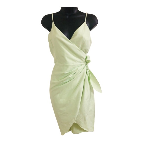BCBGeneration green V-Neck asymmetrical tie waist tulip Wrap Dress size 6 new - Picture 4 of 13